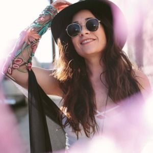 Meet your Posher, Lola